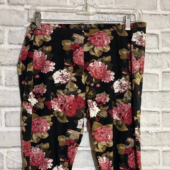 Suzy Shier Floral Women leggings - Black and Red, large - Picture 6 of 8